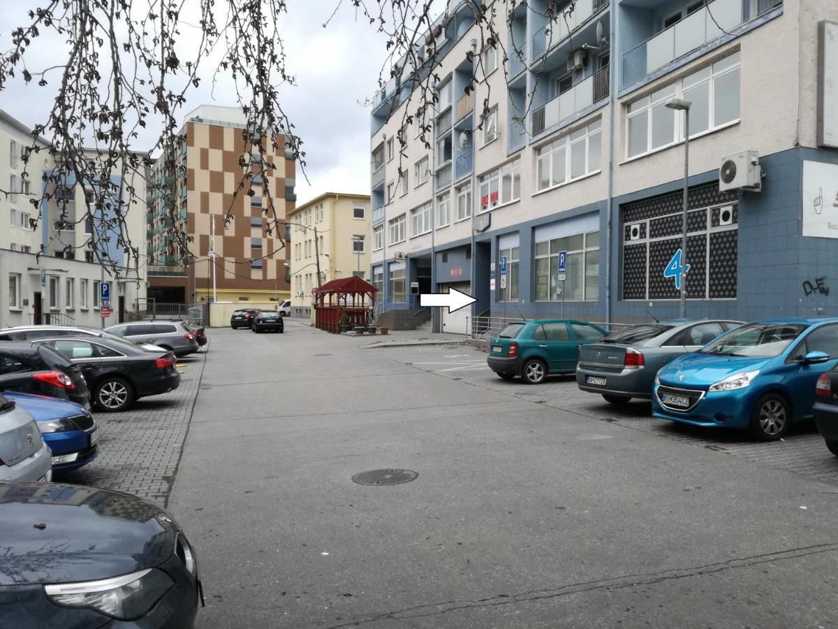 Cozy Apartment Btw Centre And Airport - Private Host - No Invoice Bratislava Dış mekan fotoğraf